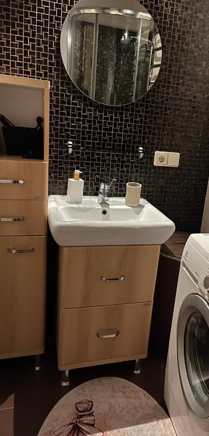 Provence Style Apartment In Old Town Klaipėda Esterno foto